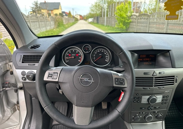 Opel Astra cena 11900 przebieg: 165000, rok produkcji 2005 z Sochaczew małe 436